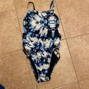 Jolyn one piece size 26 tie back